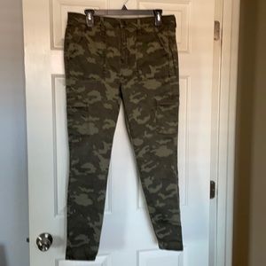 Mudd camouflage High rise utility jegging.